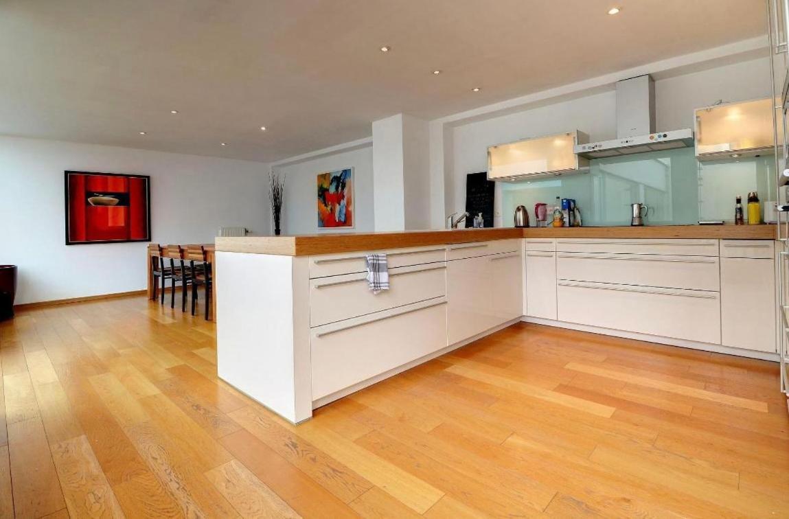 Down Town Spacious Duplex With Private Parking & Game Room Bruxelles Eksteriør billede