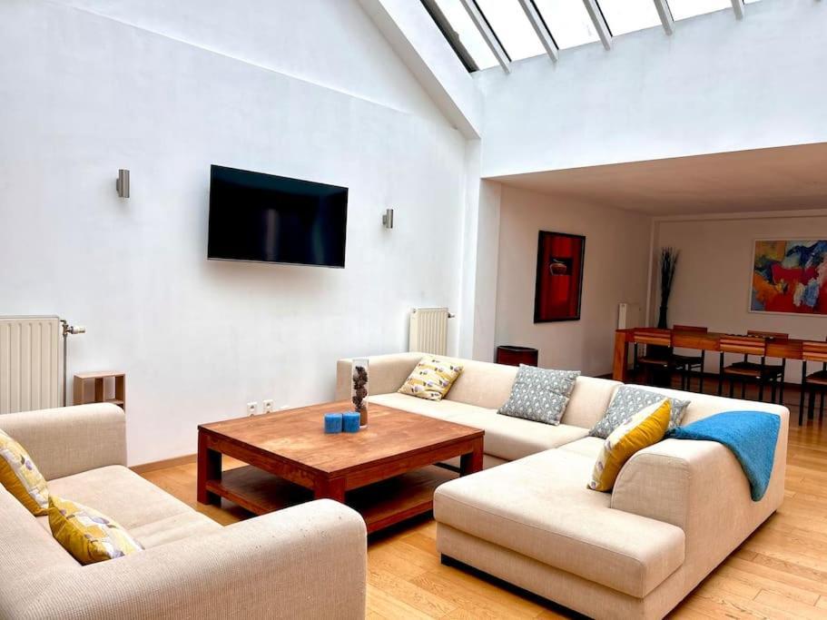 Down Town Spacious Duplex With Private Parking & Game Room Bruxelles Eksteriør billede