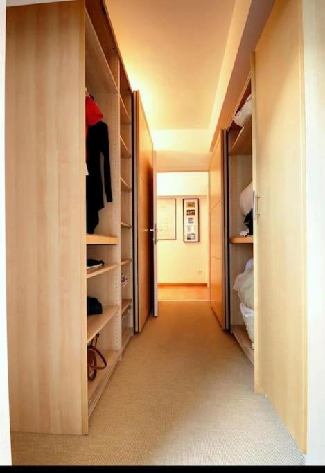 Down Town Spacious Duplex With Private Parking & Game Room Bruxelles Eksteriør billede