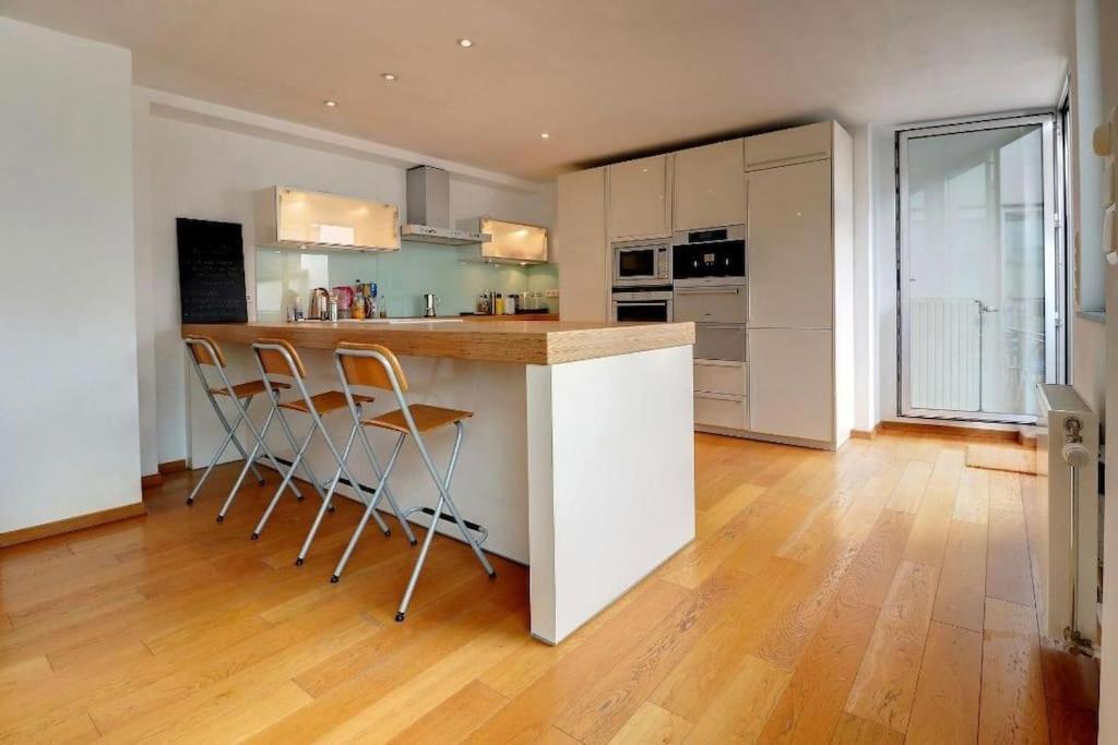 Down Town Spacious Duplex With Private Parking & Game Room Bruxelles Eksteriør billede