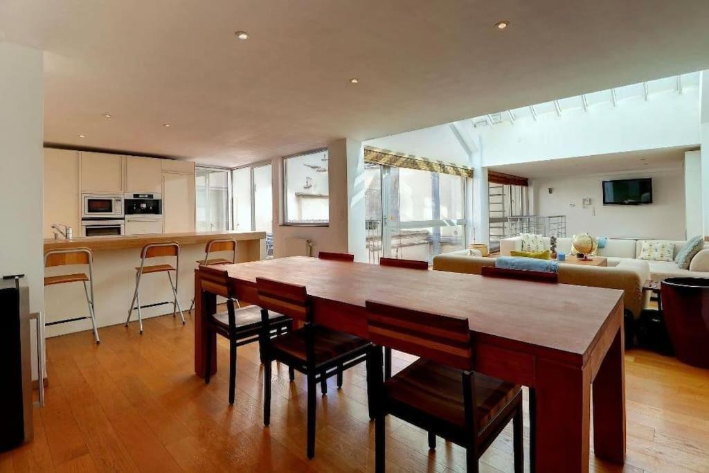 Down Town Spacious Duplex With Private Parking & Game Room Bruxelles Eksteriør billede