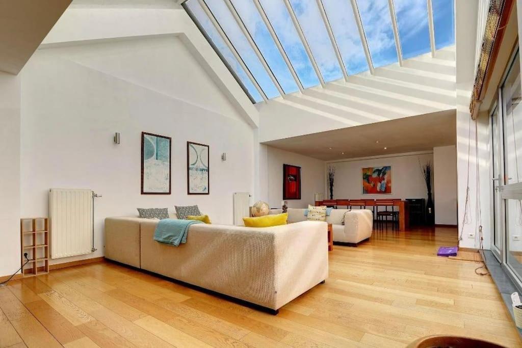 Down Town Spacious Duplex With Private Parking & Game Room Bruxelles Eksteriør billede